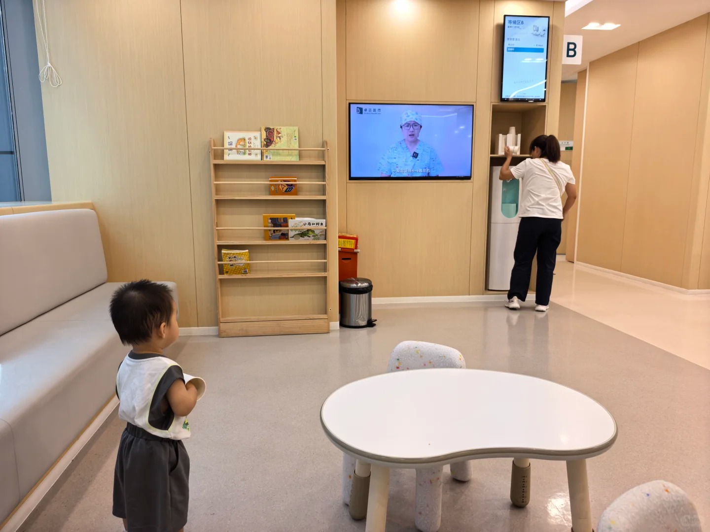 Children's waiting corner with books and play table